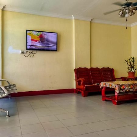 Oyo 3372 Hotel Pelita Terang Наґойя Екстер'єр фото