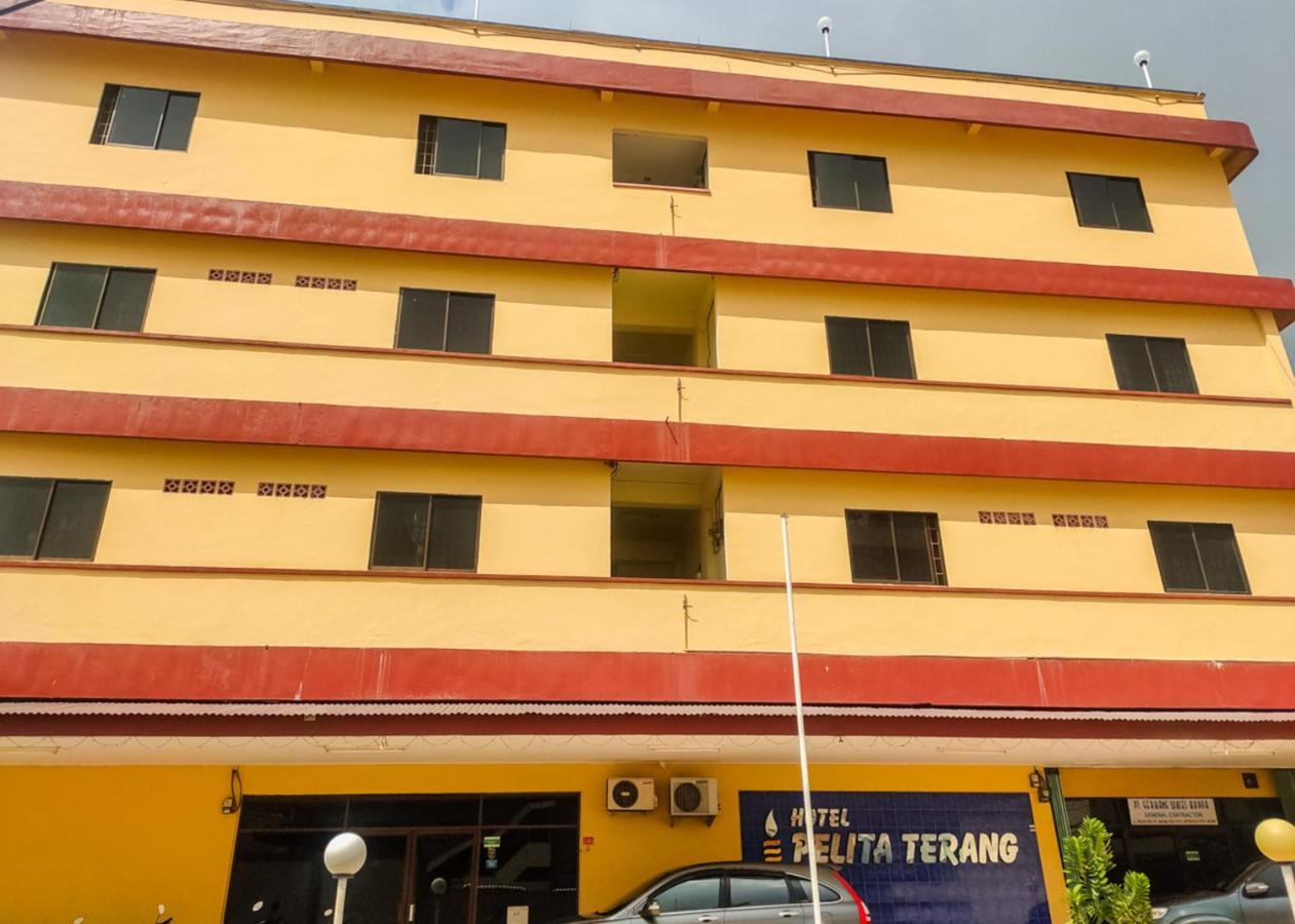 Oyo 3372 Hotel Pelita Terang Наґойя Екстер'єр фото